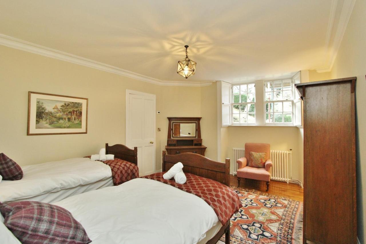 Elegant 3-Bedroom Ramsay Garden Apartment In Edinburgh City Centre Exterior foto