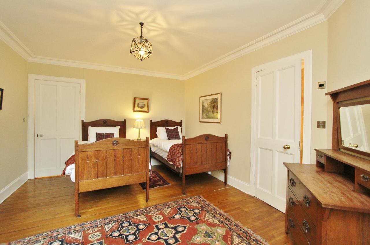 Elegant 3-Bedroom Ramsay Garden Apartment In Edinburgh City Centre Exterior foto